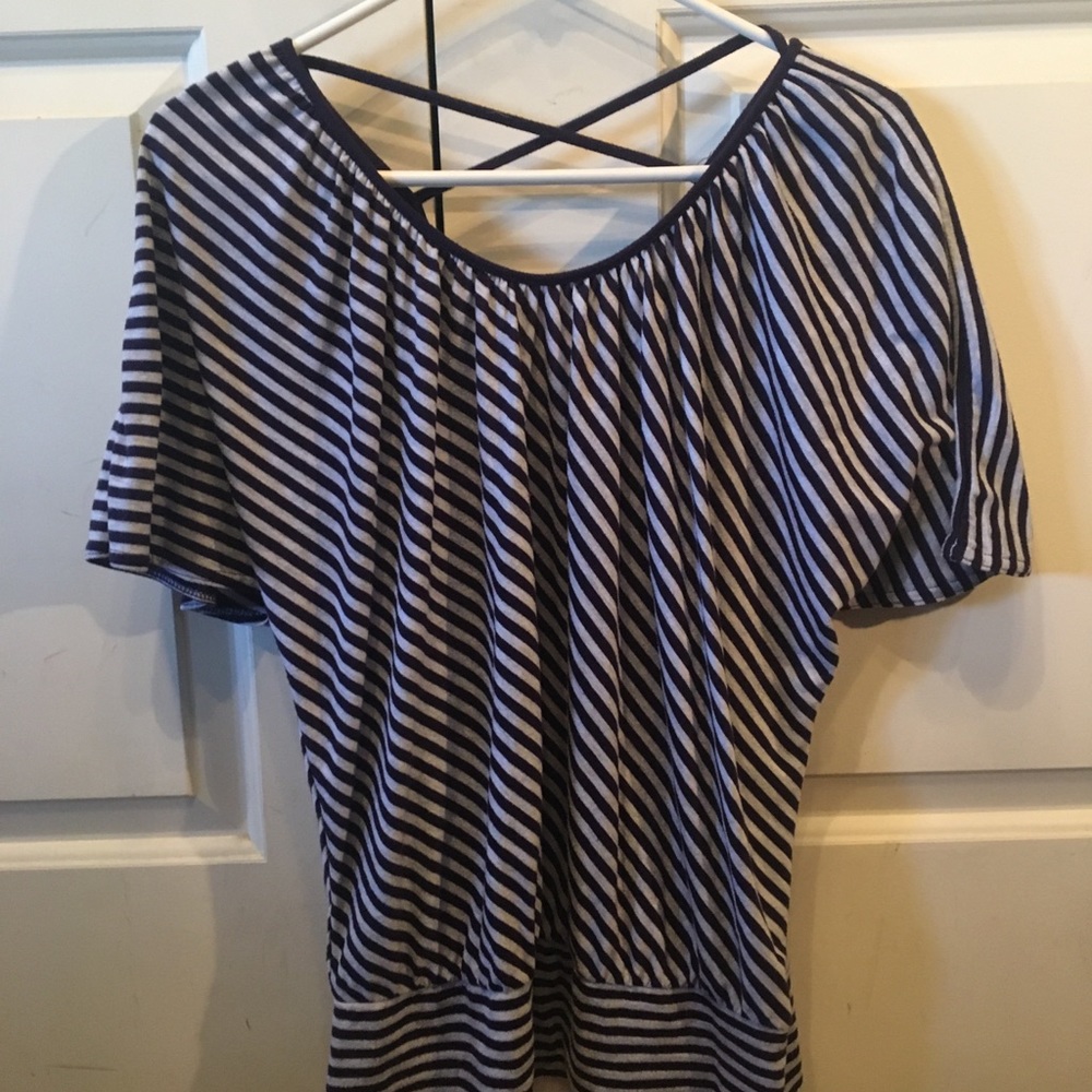 Loose, comfortable fit short sleeve shirt